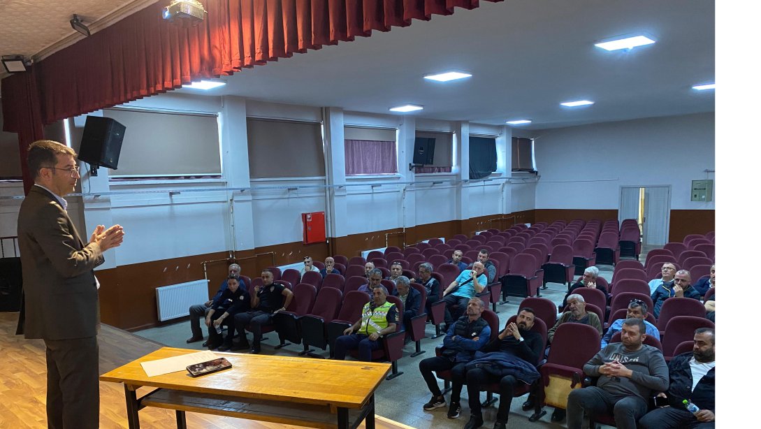 Taşımalı ve Özel Servis Araç Şoförlerine Yönelik Bilgilendirme Toplantısı Yapıldı